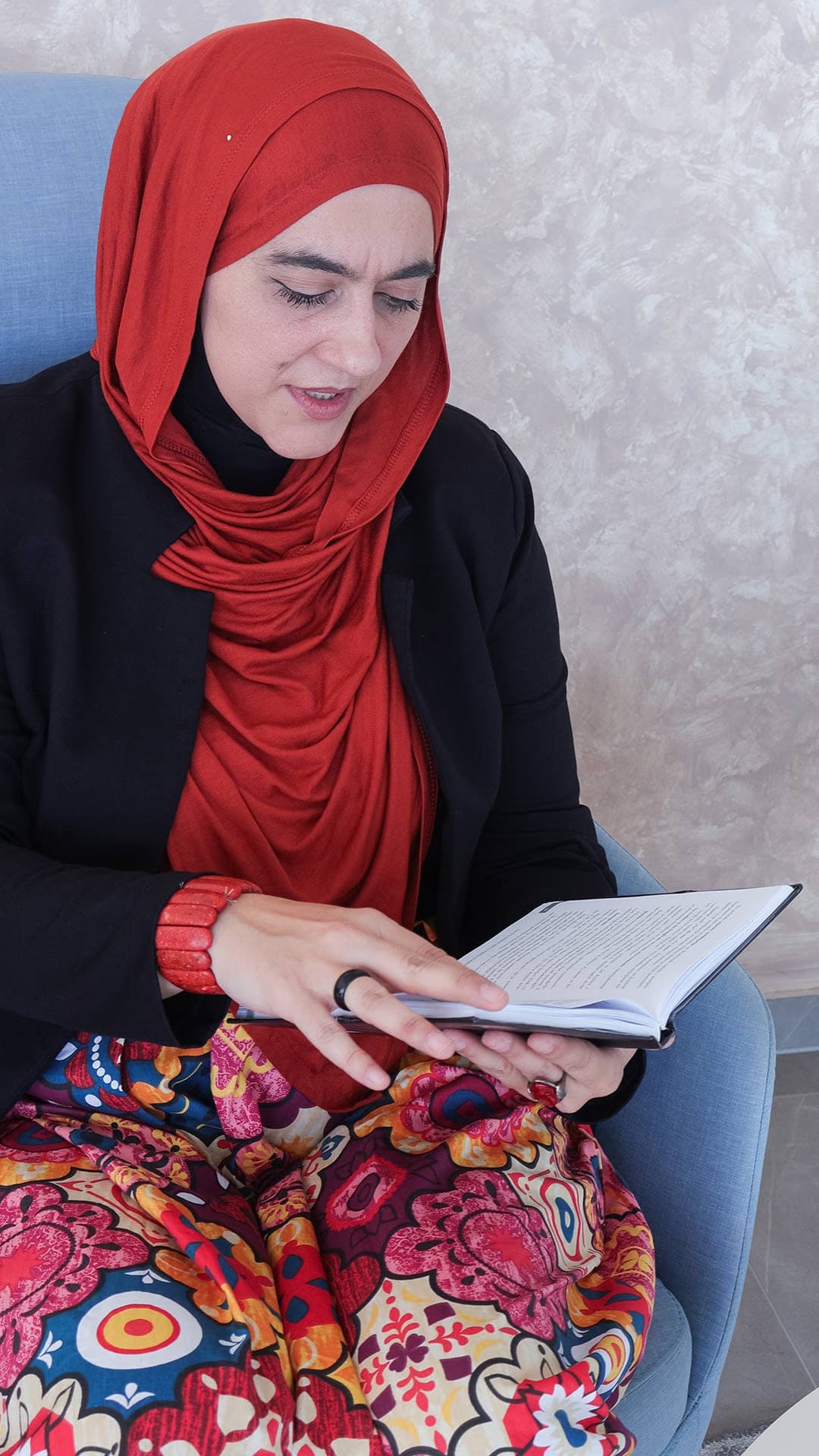 Sanja radi sa sadržajem za edukaciju i razvoj timova.